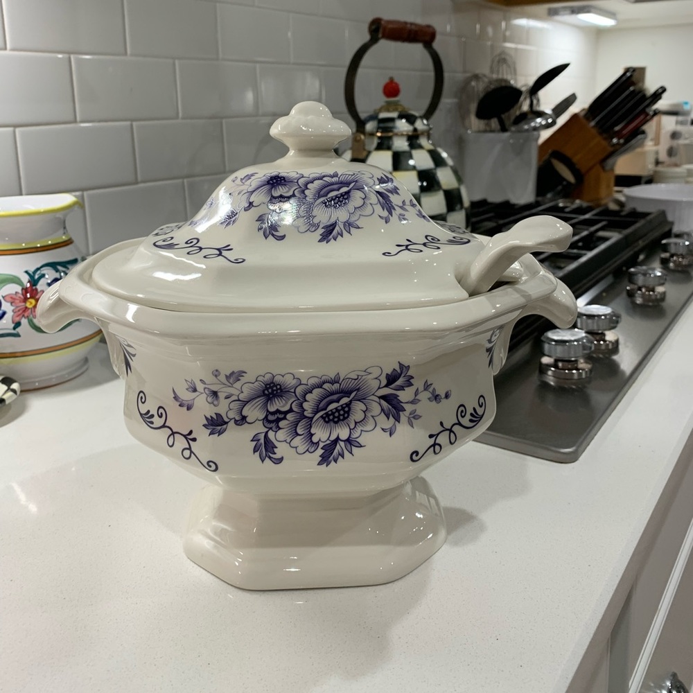 Iroquois Fine China Henry Ford Museum (Clinton Inn) Tureen & Ladle